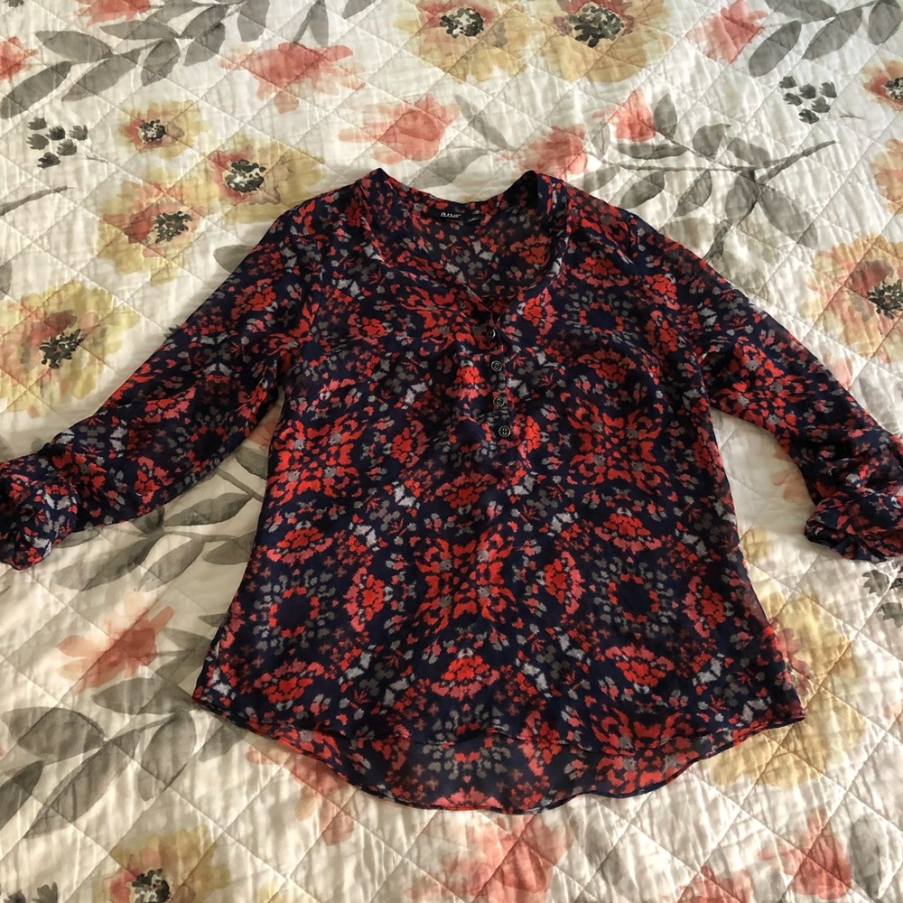 Long Sleeved-Quarter Button Floral Blouse- Medium